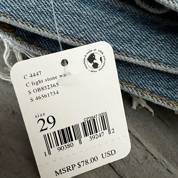 NWT- FREE PEOPLE COOL-CHIC MAGGIE MID-RISE STRAIGHT JEANS- LIGHT STONE WASH- 29 - Picture 8 of 9